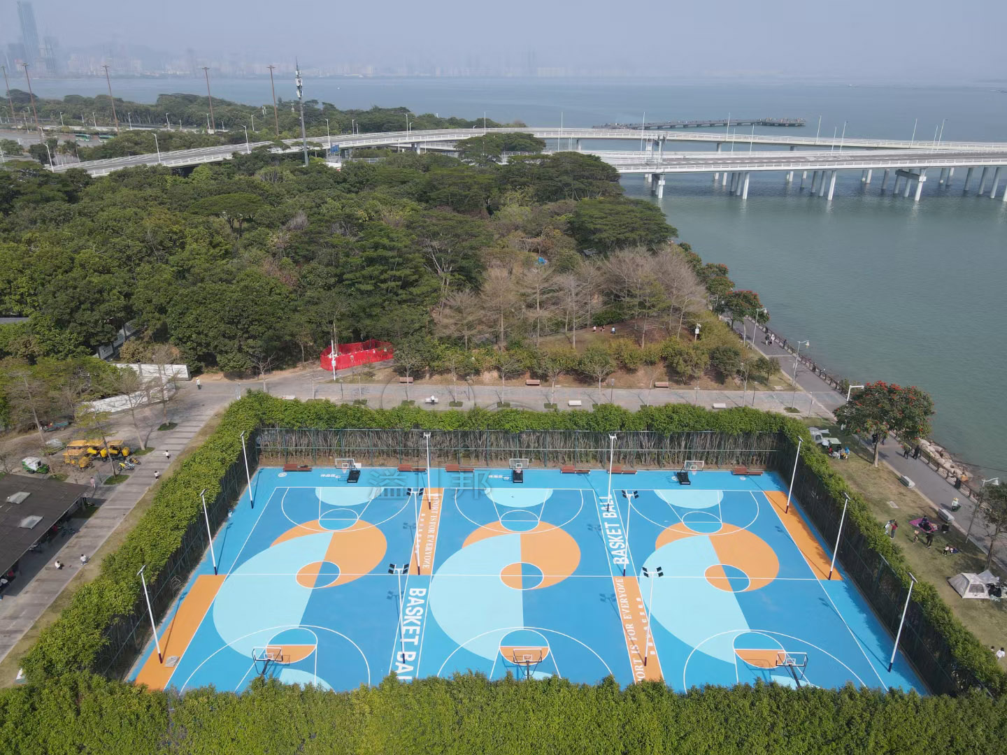 建一個籃球場需要多少錢，選擇什么材質(zhì)，2023溢邦體育給您透徹回答