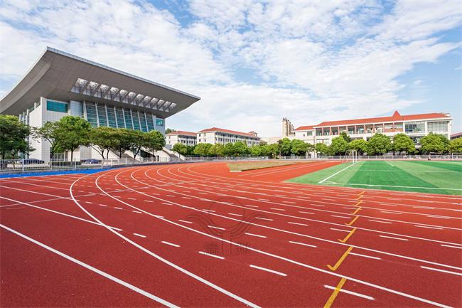 全塑型SPU跑道：匠心打造，高標(biāo)準(zhǔn)嚴(yán)要求的運動傳奇